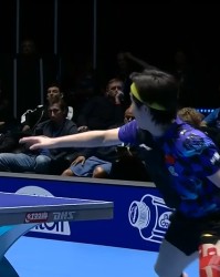 开云-一人独得2分！王楚钦3-1F·勒布伦，带领男乒3-1淘汰法国晋级决赛